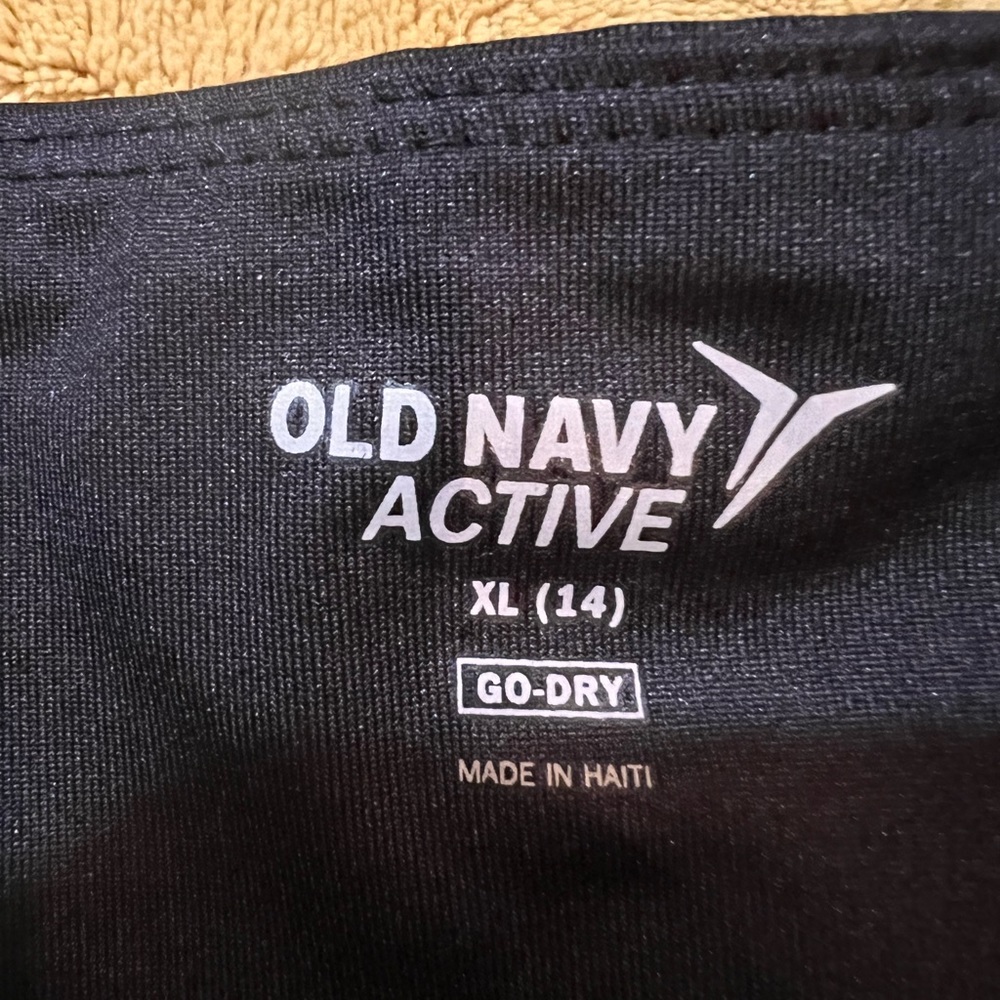 Girls size 14(xl) old navy cropped leggings.